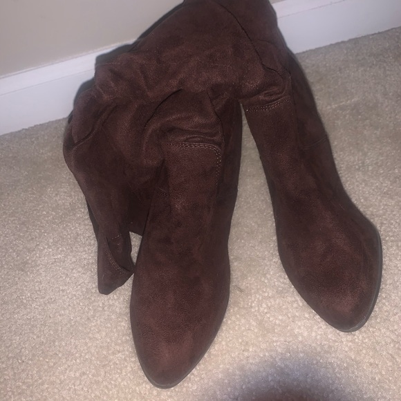 Brown suede calf length tall boot - Picture 4 of 5